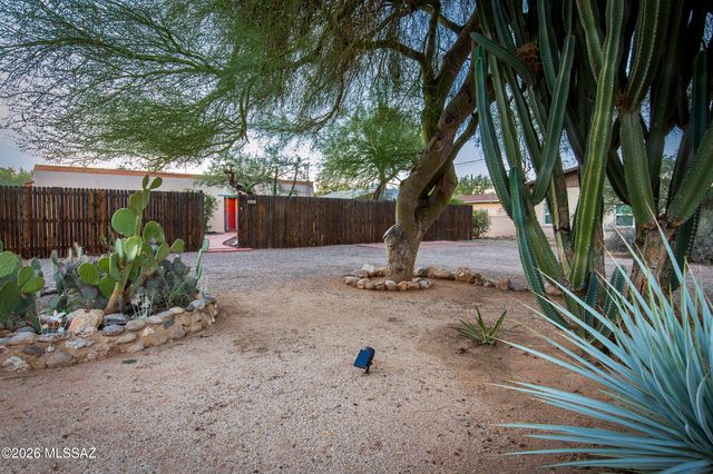 3825 N Tyndall Avenue, Tucson, AZ 85719