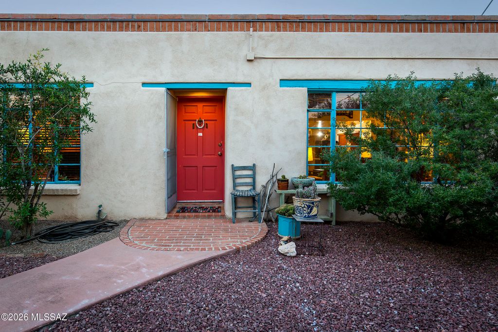 3825 N Tyndall Avenue, Tucson, AZ 85719