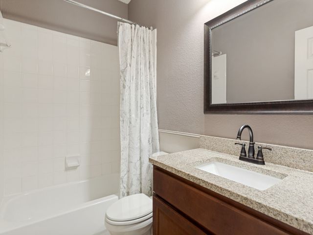 2216 Forest Creek Drive, Mansfield, TX 76063