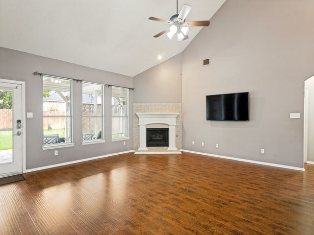 2216 Forest Creek Drive, Mansfield, TX 76063