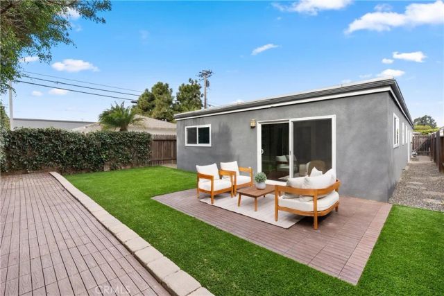 1113 Valley Circle, Costa Mesa, CA 92627