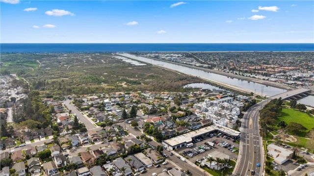 1113 Valley Circle, Costa Mesa, CA 92627