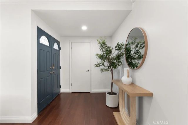 1113 Valley Circle, Costa Mesa, CA 92627