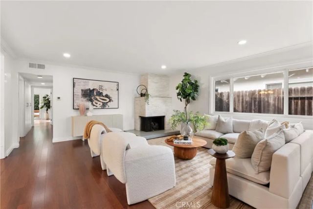 1113 Valley Circle, Costa Mesa, CA 92627