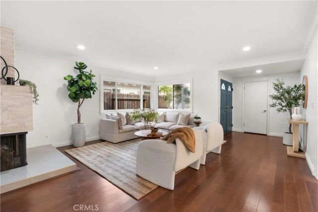 1113 Valley Circle, Costa Mesa, CA 92627