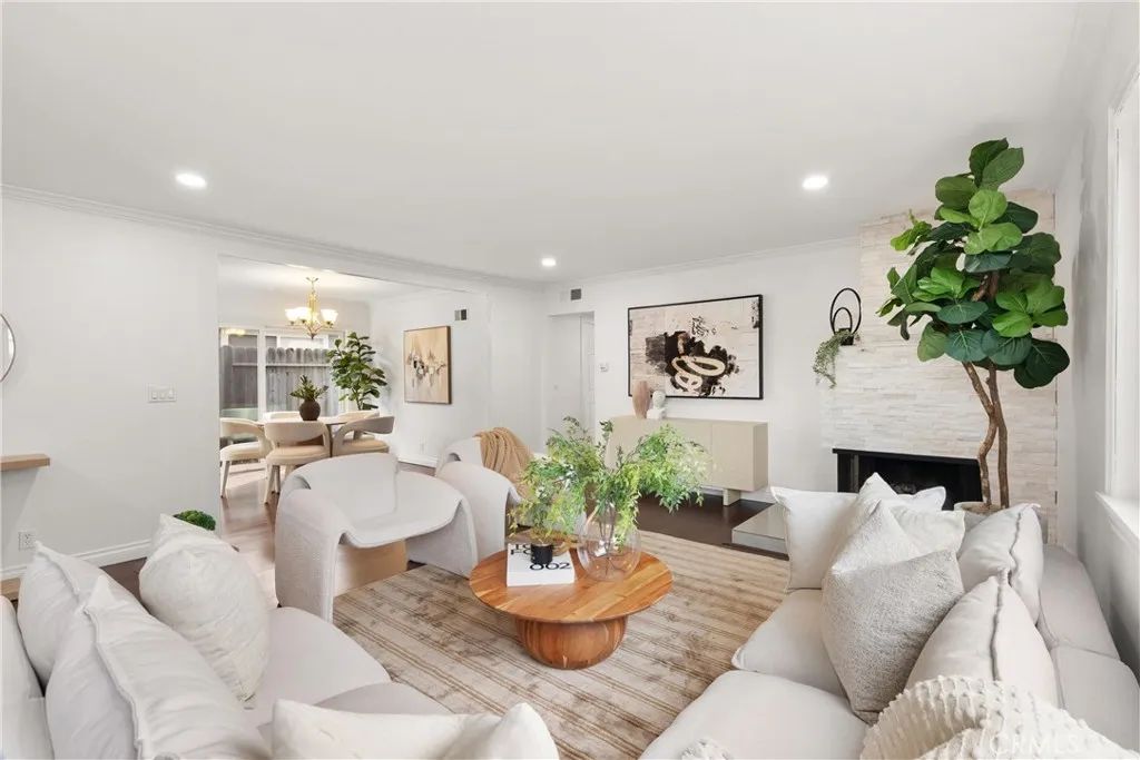 1113 Valley Circle, Costa Mesa, CA 92627