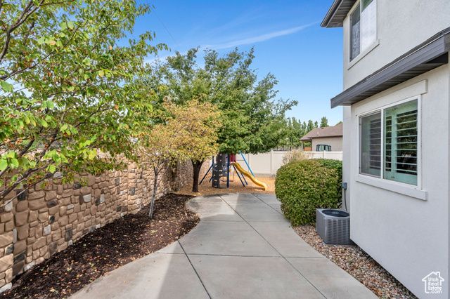 9435 N ASPEN HOLLOW CIR, Highland, UT 84003