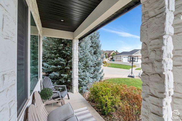9435 N ASPEN HOLLOW CIR, Highland, UT 84003