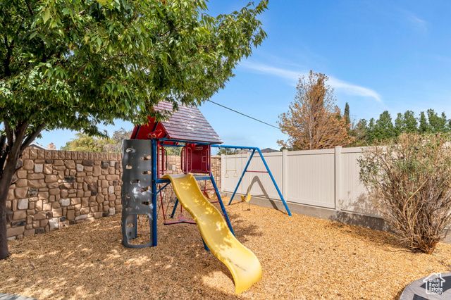 9435 N ASPEN HOLLOW CIR, Highland, UT 84003