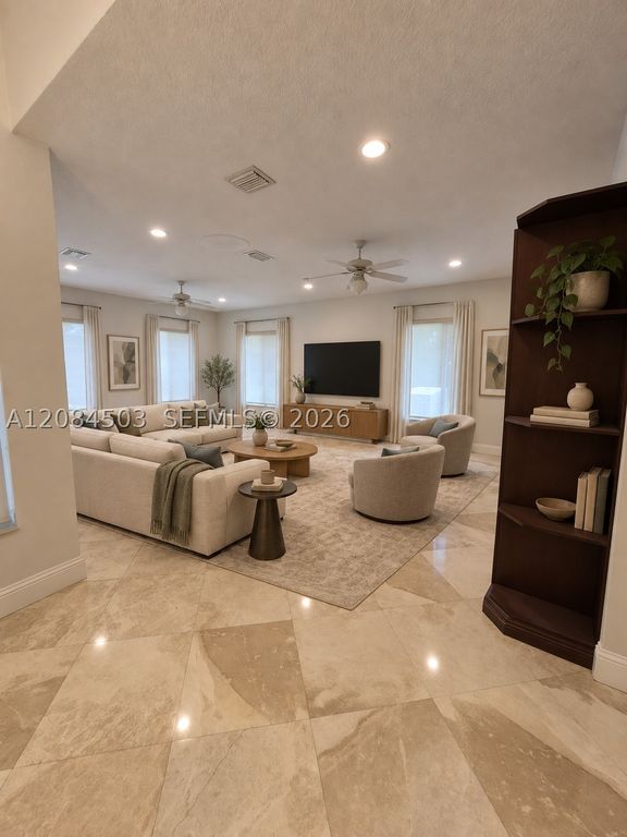 Image 13 of property listing at 7625 SW 75th Ave, Miami, FL 33143