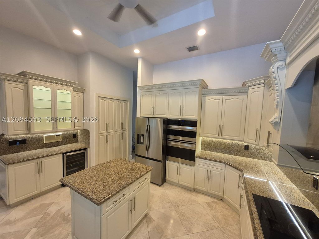 Image 14 of property listing at 7625 SW 75th Ave, Miami, FL 33143