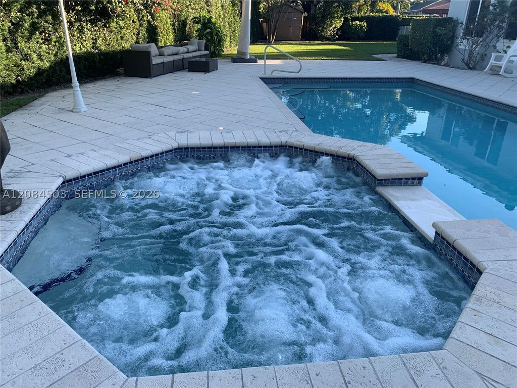Image 3 of property listing at 7625 SW 75th Ave, Miami, FL 33143