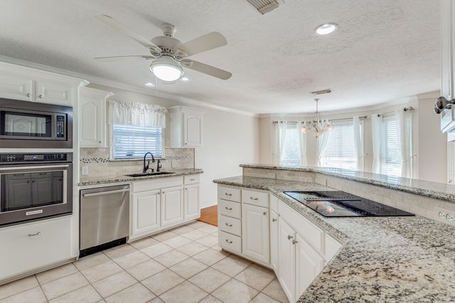 341 Sam Houston Loop, Point Blank, TX 77364