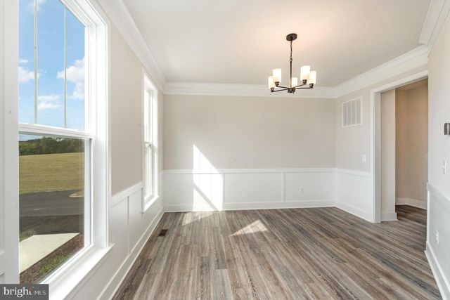 28 STAGECOACH RD, Fredericksburg, VA 22405