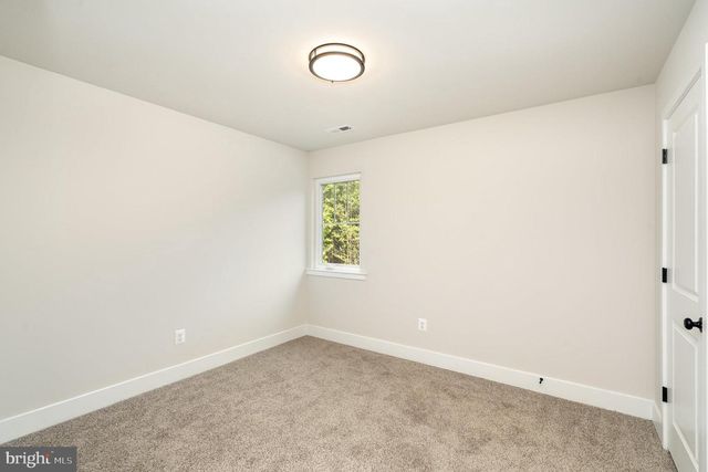 28 STAGECOACH RD, Fredericksburg, VA 22405