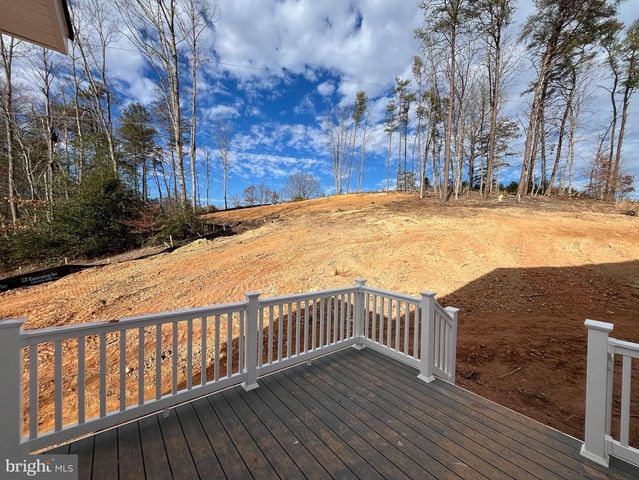 28 STAGECOACH RD, Fredericksburg, VA 22405