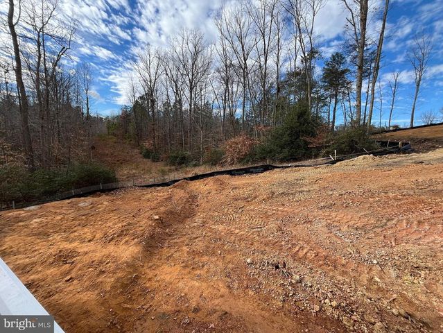 28 STAGECOACH RD, Fredericksburg, VA 22405