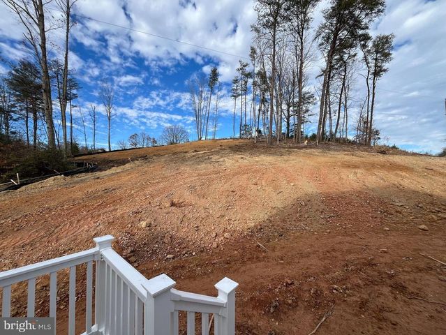 28 STAGECOACH RD, Fredericksburg, VA 22405