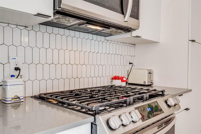 400 E 30th ST 105, Austin, TX 78705