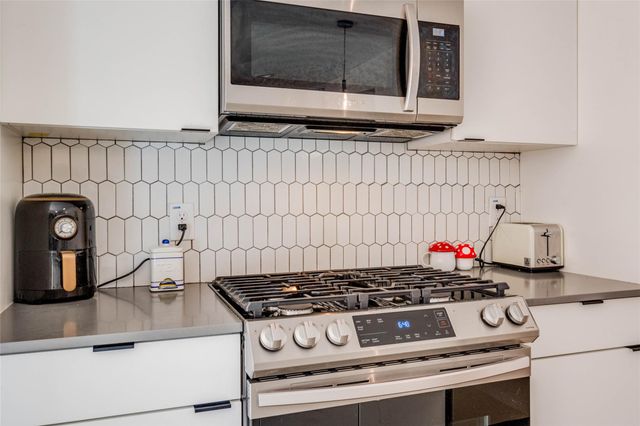 400 E 30th ST 105, Austin, TX 78705
