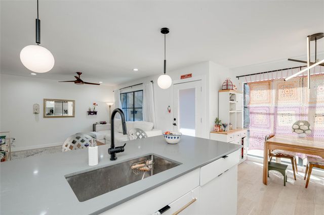 400 E 30th ST 105, Austin, TX 78705
