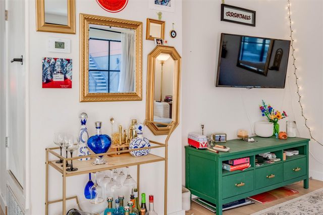 400 E 30th ST 105, Austin, TX 78705
