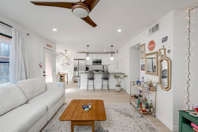 400 E 30th ST 105, Austin, TX 78705