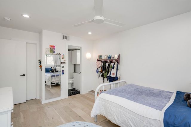 400 E 30th ST 105, Austin, TX 78705