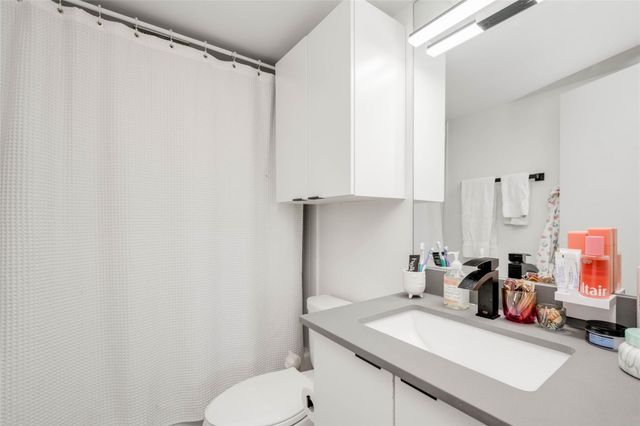 400 E 30th ST 105, Austin, TX 78705