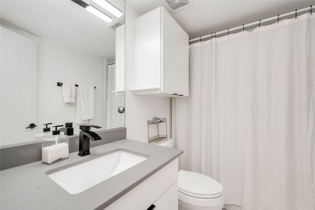 400 E 30th ST 105, Austin, TX 78705