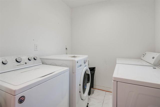 400 E 30th ST 105, Austin, TX 78705
