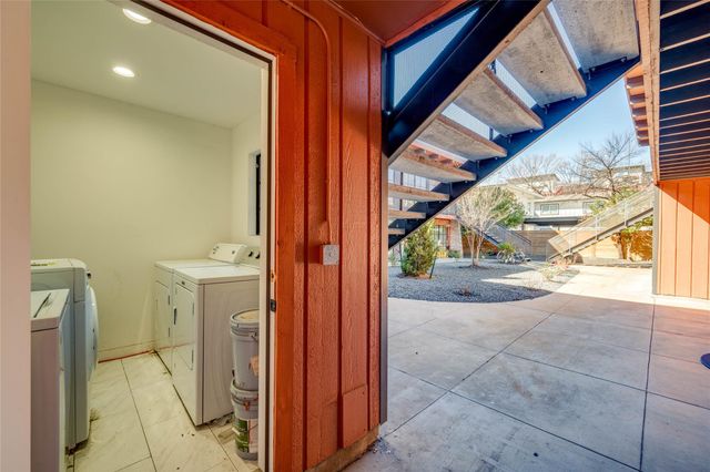 400 E 30th ST 105, Austin, TX 78705