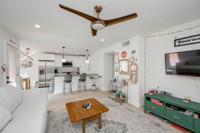 400 E 30th ST 105, Austin, TX 78705