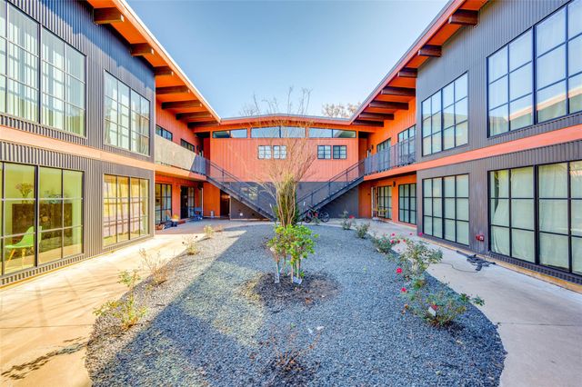 400 E 30th ST 105, Austin, TX 78705