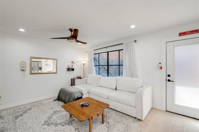400 E 30th ST 105, Austin, TX 78705