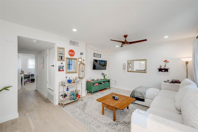 400 E 30th ST 105, Austin, TX 78705