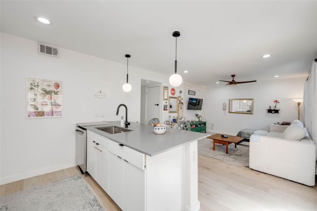 400 E 30th ST 105, Austin, TX 78705