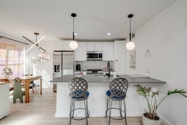 400 E 30th ST 105, Austin, TX 78705
