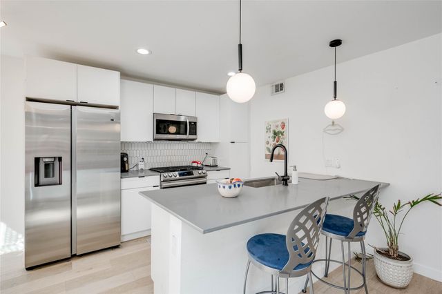 400 E 30th ST 105, Austin, TX 78705
