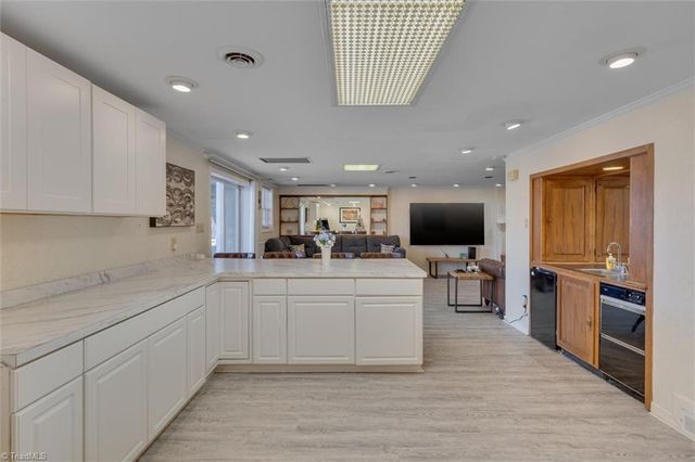 1016 Shalimar Drive, High Point, NC 27262