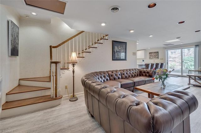 1016 Shalimar Drive, High Point, NC 27262