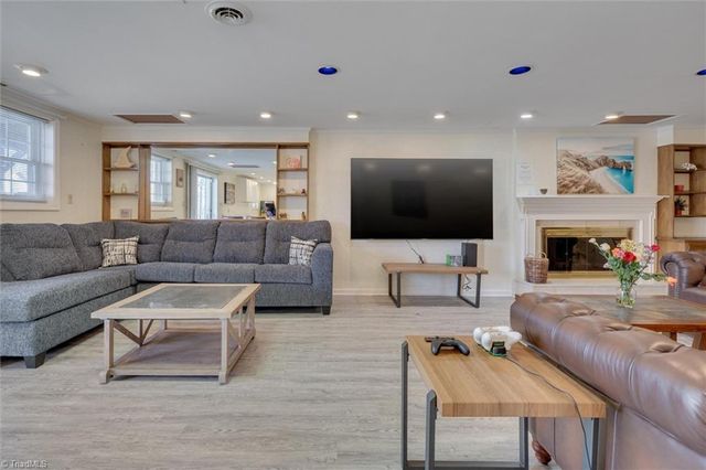 1016 Shalimar Drive, High Point, NC 27262