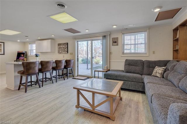 1016 Shalimar Drive, High Point, NC 27262