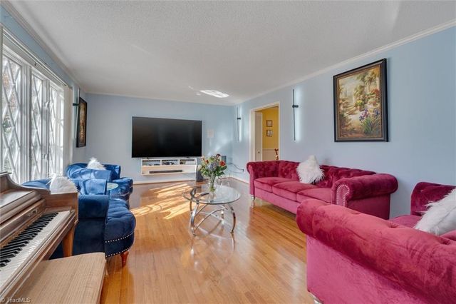 1016 Shalimar Drive, High Point, NC 27262