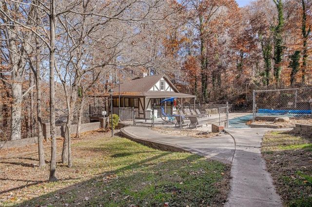 1016 Shalimar Drive, High Point, NC 27262