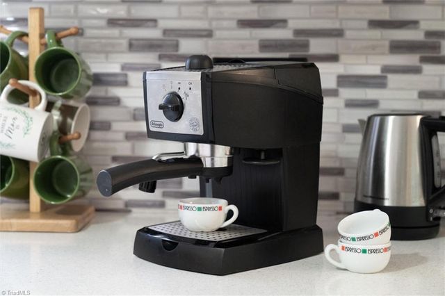 1016 Shalimar Drive, High Point, NC 27262