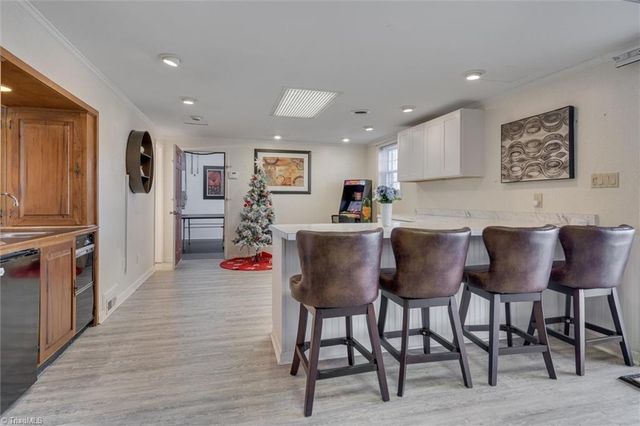 1016 Shalimar Drive, High Point, NC 27262