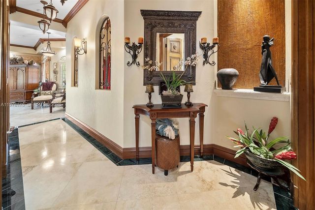 4501 N Bay Rd, Miami Beach, FL 33140