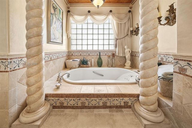 4501 N Bay Rd, Miami Beach, FL 33140