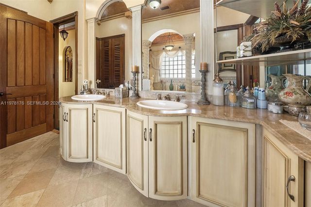 4501 N Bay Rd, Miami Beach, FL 33140